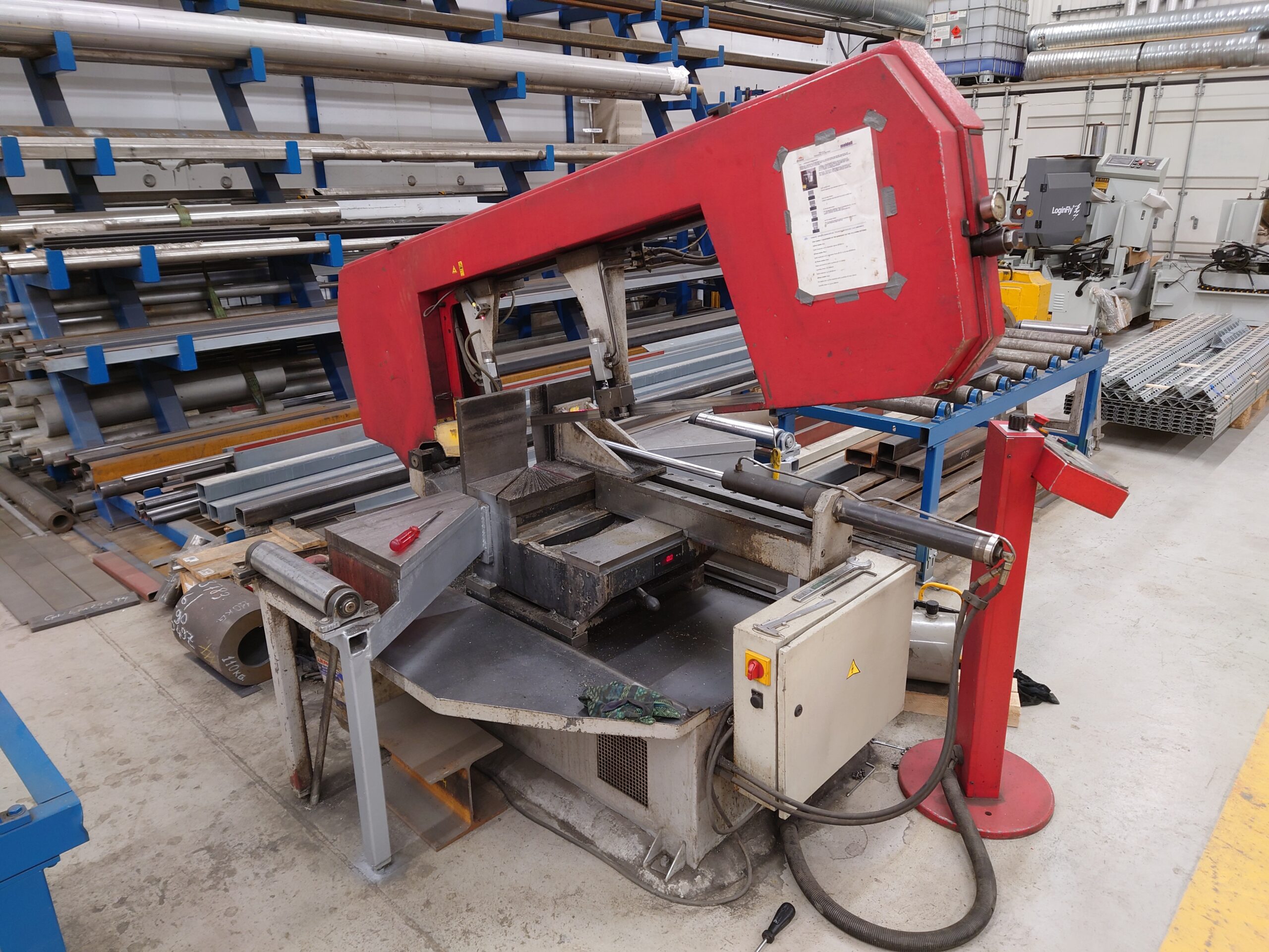 Bandsag med blackout og betjeningsfeil